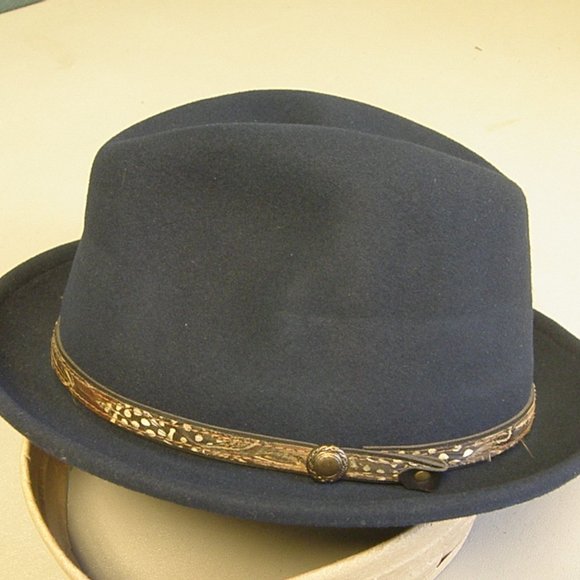 New Classic blue lite felt Fedora with a Stylish leather band Large - Picture 1 of 2